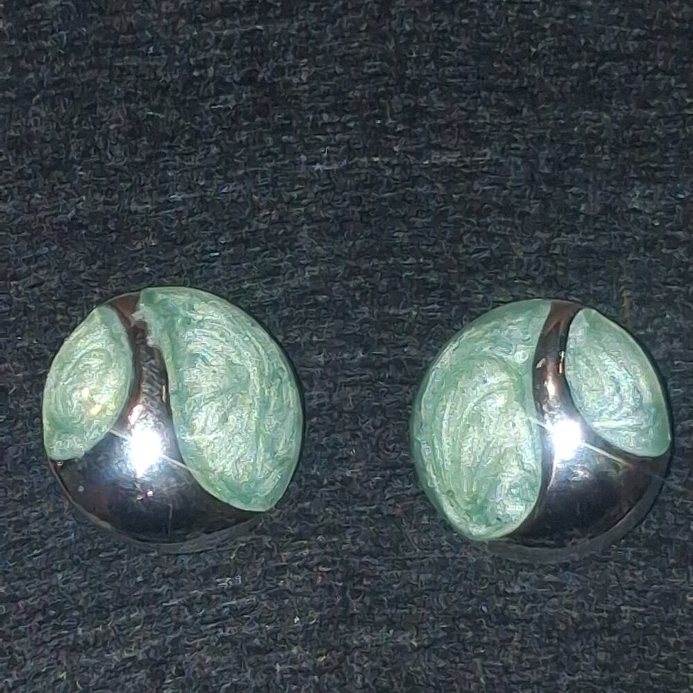 Green Swirled Enamel Pierced Earrings Light Green Silver Tone Circle Button